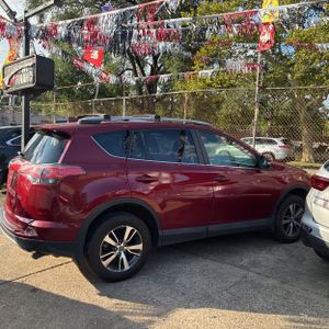 صورة 10 لـ 2018 Toyota RAV4 XLE