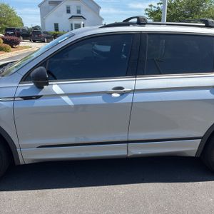 VOLKSWAGEN TIGUAN SE R-LINE BLACK - 4