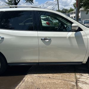 2017 Nissan PATHFINDER SV thumbnail 11