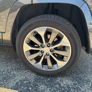 صورة مصغرة 18 لـ 2019 JEEP CHEROKEE OVERLAND