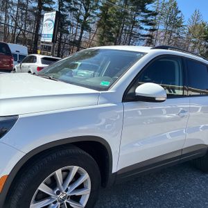 VOLKSWAGEN TIGUAN LIMITED 2.0T 4MOTION - 2