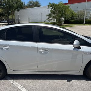 صورة مصغرة 11 لـ 2015 Toyota PRIUS THREE
