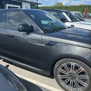 صورة 9 لـ 2024 LAND Rover RANGE ROVER SPORT P360 SE