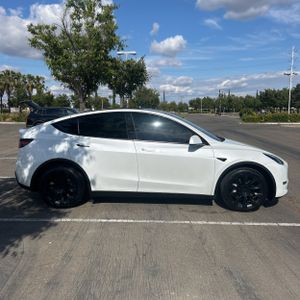 TESLA MODEL Y LONG RANGE - 6
