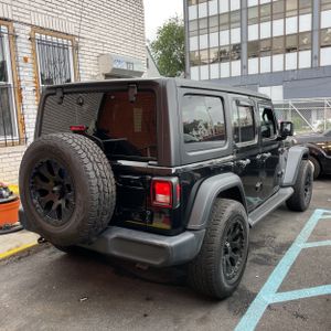 صورة 8 لـ 2021 JEEP WRANGLER UNLIMITED SPORT S