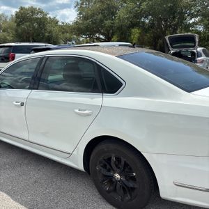 VOLKSWAGEN PASSAT 1.8T S - 6