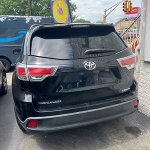 2014 Toyota HIGHLANDER LE photo 6