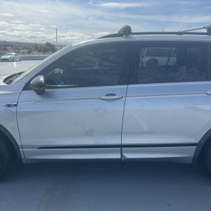 VOLKSWAGEN TIGUAN SE R-LINE BLACK - 4