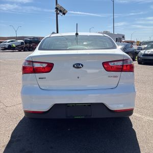 KIA RIO EX - 7