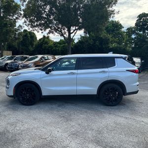 2024 Mitsubishi OUTLANDER SE BLACK EDITION 照片 3