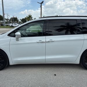 صورة 4 لـ 2022 Chrysler PACIFICA TOURING L