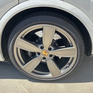 صورة مصغرة 18 لـ 2022 Porsche CAYENNE TURBO S E-HYBRID