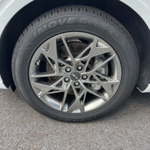 صورة 14 لـ 2025 Genesis GV70 2.5T STANDARD