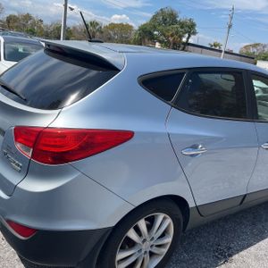 HYUNDAI TUCSON LIMITED - 8