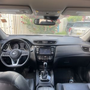 2017 Nissan ROGUE SL — миниатюра 37