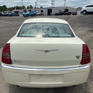 2005 Chrysler 300 C — фото 7