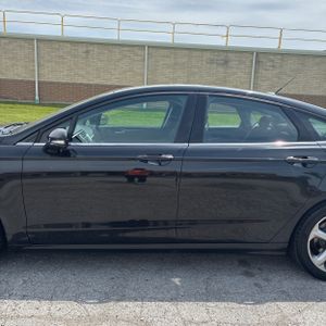 FORD FUSION SE - 4