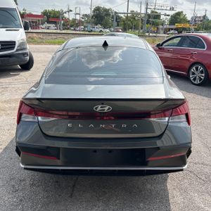 صورة 7 لـ 2025 Hyundai ELANTRA SEL SPORT