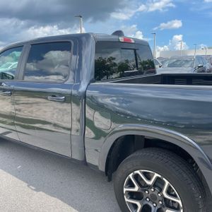 2026 RAM 1500 LARAMIE CREW CAB 4X4 5'7" BOX — фото 6