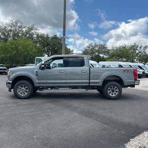 FORD F-350 SUPER DUTY LARIAT - 3