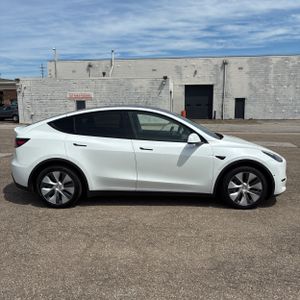 TESLA MODEL Y LONG RANGE - 10