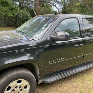 CHEVROLET SUBURBAN LT - 2