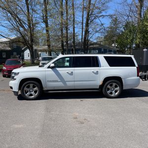 CHEVROLET SUBURBAN LT - 3