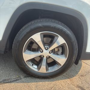صورة مصغرة 20 لـ 2019 JEEP CHEROKEE LIMITED