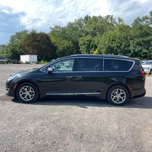 2020 Chrysler PACIFICA LIMITED — фото 3