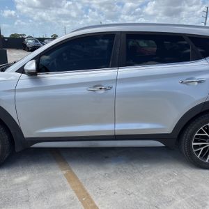 HYUNDAI TUCSON LIMITED - 4