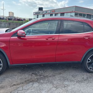 MERCEDES-BENZ GLA - 4