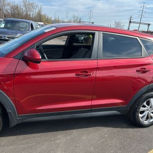 HYUNDAI TUCSON SE - 4