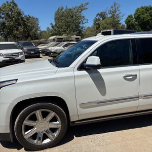 صورة 2 لـ 2020 Cadillac ESCALADE ESV PREMIUM LUXURY