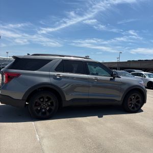 FORD EXPLORER ST - 10
