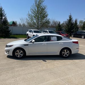 KIA OPTIMA LX - 2