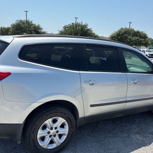 صورة 9 لـ 2010 Chevrolet TRAVERSE LS