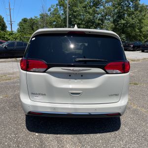 صورة 7 لـ 2017 Chrysler PACIFICA LIMITED