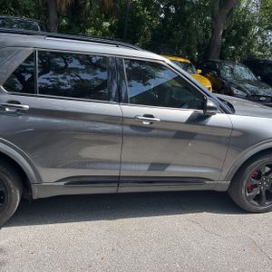 FORD EXPLORER ST - 10