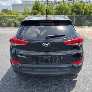 HYUNDAI TUCSON SE - 7