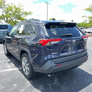 2021 Toyota RAV4 XLE PREMIUM photo 5