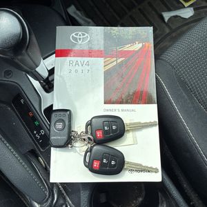 صورة 54 لـ 2017 Toyota RAV4 XLE