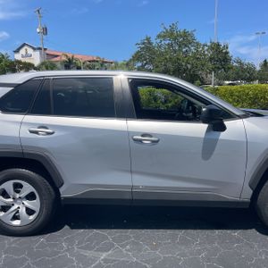 2024 Toyota RAV4 LE 缩略图 11