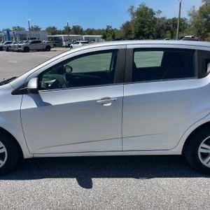 CHEVROLET SONIC LT AUTO - 4