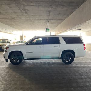 CHEVROLET SUBURBAN PREMIER - 3