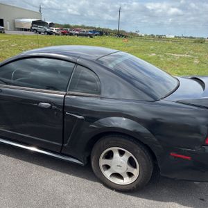 FORD MUSTANG BASE - 6