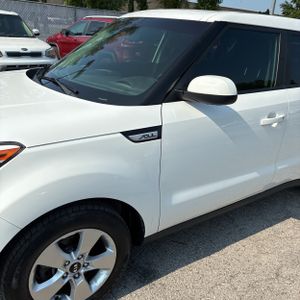 2017 KIA SOUL BASE photo 2
