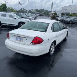 FORD TAURUS SE - 8