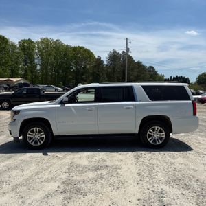 CHEVROLET SUBURBAN LT - 3