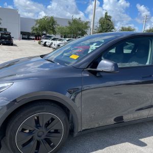 TESLA MODEL Y LONG RANGE - 2