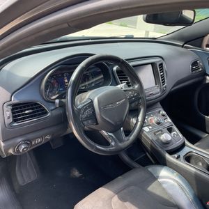 2015 Chrysler 200 S — миниатюра 37